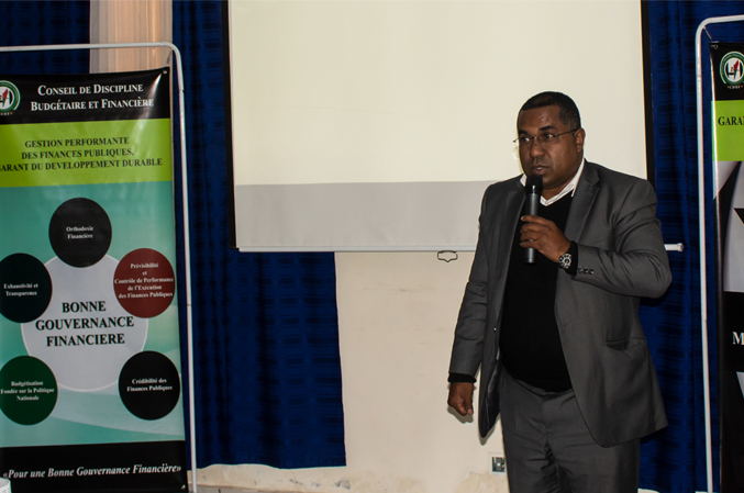 Selon le Secrétaire Général du Ministère de l&rsquo;Industrie, du Commerce et de l&rsquo;Artisanat : « La mise en place du « contrat-programme au sein de chaque Ministère doit déboucher sur une meilleure utilisation des ressources publiques »