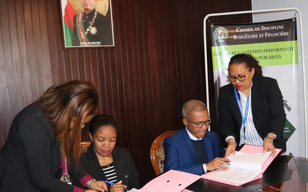 Passation de service à la Direction Administrative et Financière du CDBF